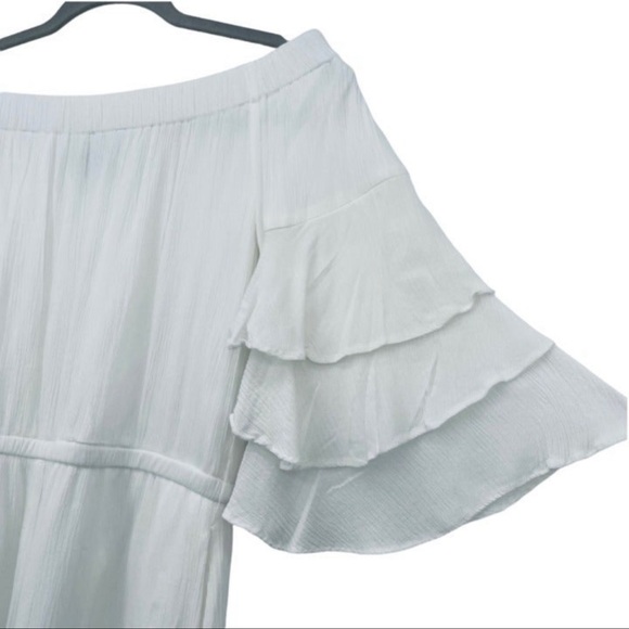 Lulu’s! White off shoulder all in one shorts romper! Flutter sleeves. - Picture 8 of 10
